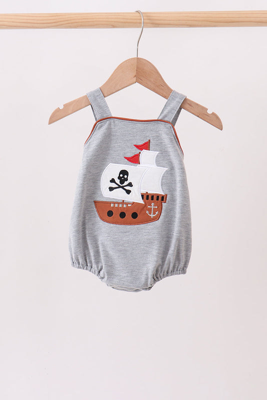 Gray Ship Applique Bubble