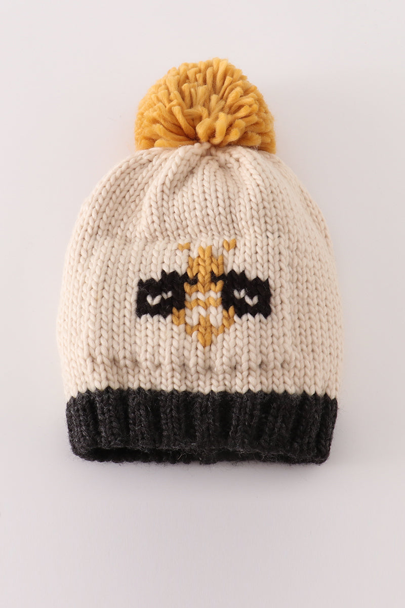 Beige pompom bee cable beanie